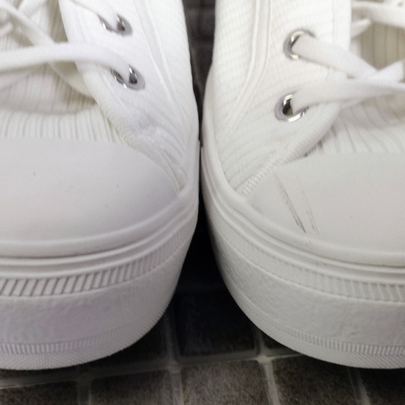 Steve Madden "Vex" Platform White Ribbed Sneakers - Size 9.5. Pre-owned - Picture 10 of 12